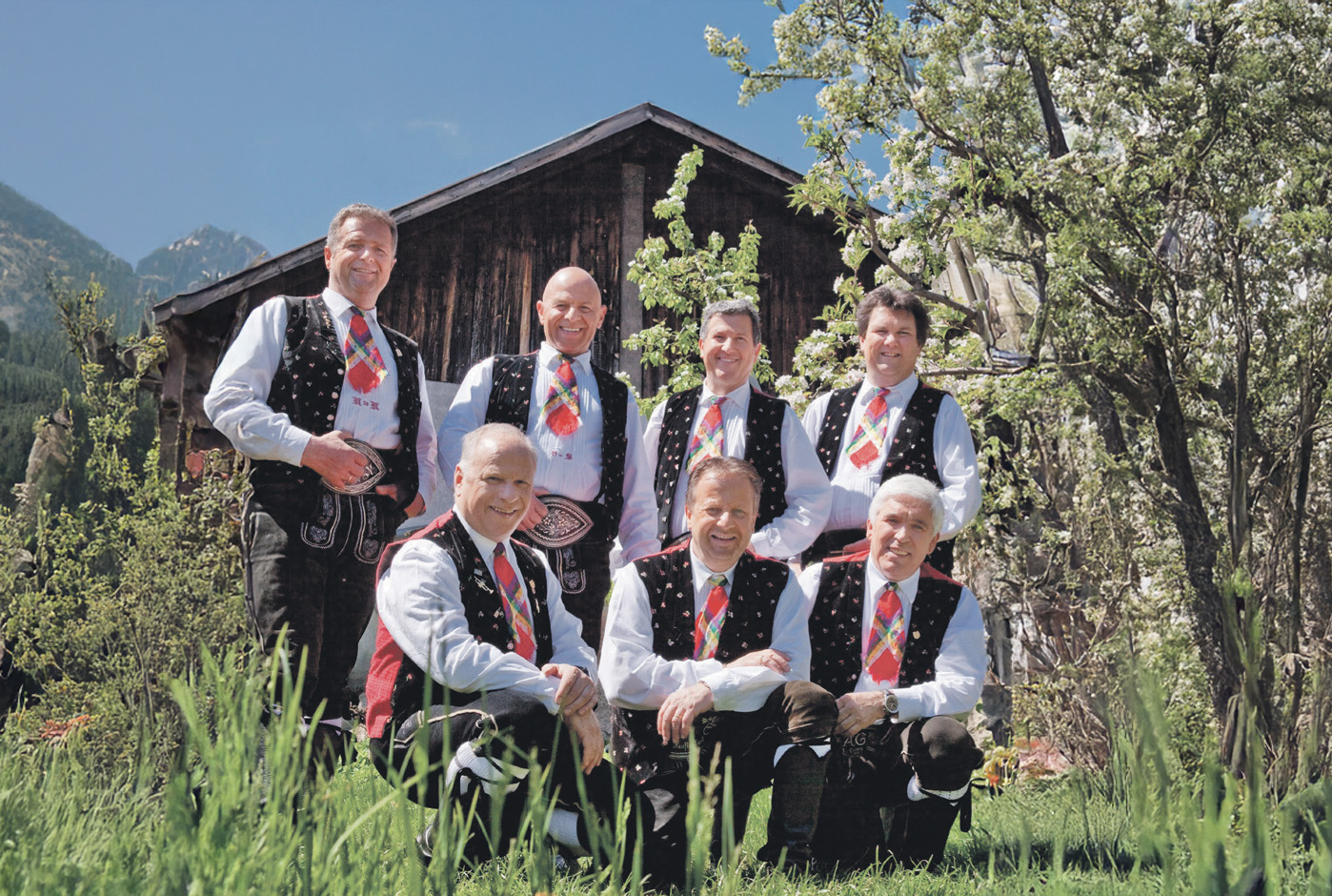 Kastelruther Spatzen mit ihren Instrumenten.